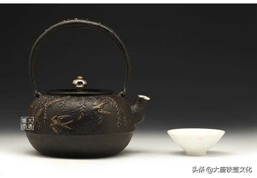 日本铁壶怎么快速养水垢,铁壶白色水垢是什么原因