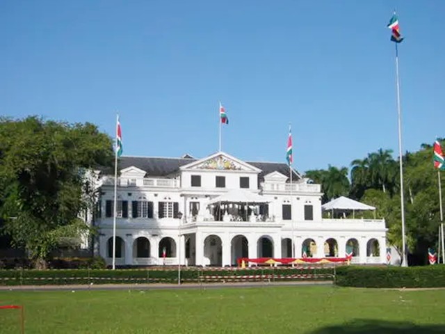 赤道几内亚的国家,赤道上的几内亚