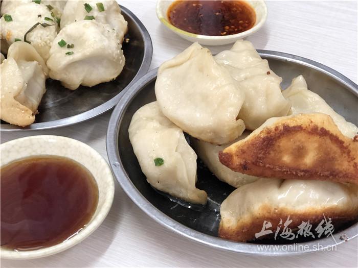 沙富生煎锅贴大王排长队也要吃的锅贴米道好