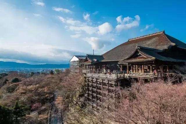 日本天皇为什么在近代能重新掌权,日本天皇为何能统治日本2000多年