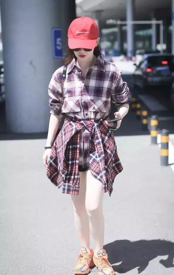 刘雯格纹,刘雯穿格纹衫好看吗