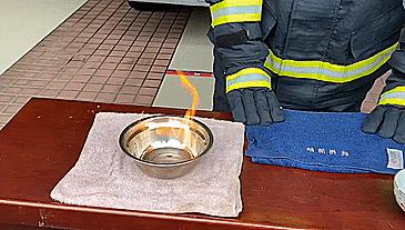 酒精的火焰怎么灭,酒精点燃的火怎么扑灭