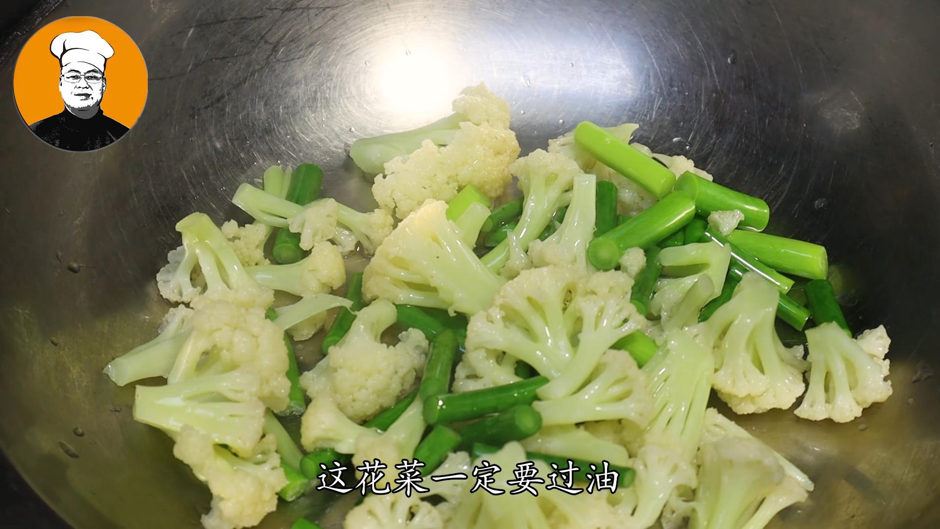 饭店的大厨教你怎么炒花菜,炒花菜不过水