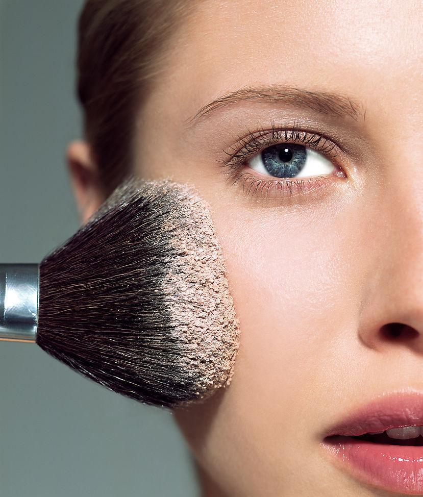 皮肤黑适合用什么样的遮瑕膏,肤色不均匀用遮暇膏还是遮瑕液