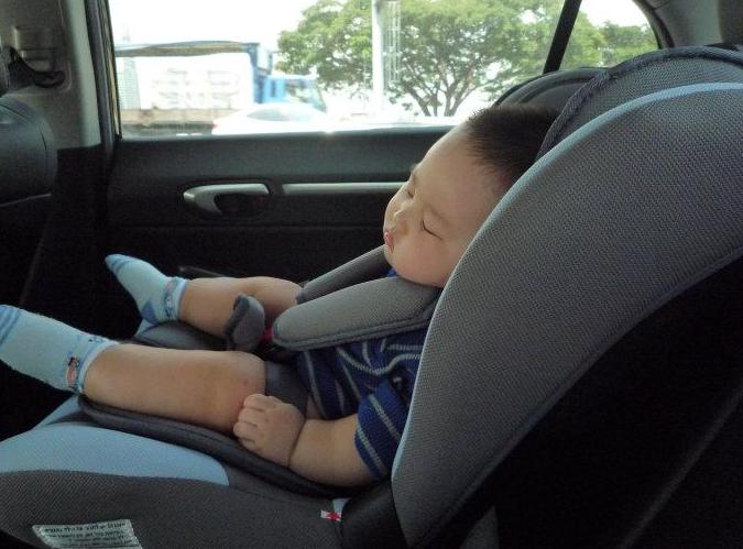 孩子胆小不肯分房睡,孩子胆小不愿意和小朋友玩怎么办