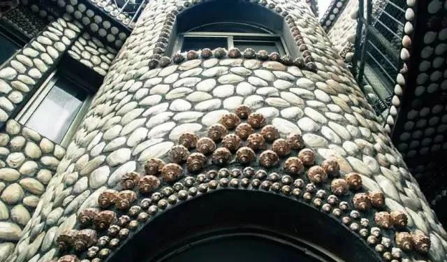 山东大爷捡100万贝壳造楼完整版,山东大爷拿起1000万金砖视频