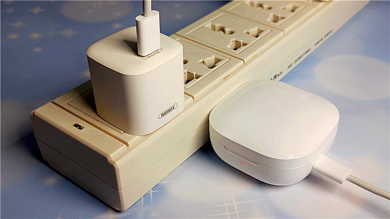 睿量35w双c口氮化镓充电器测评,remax20w氮化镓充电器评测