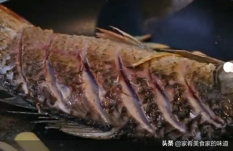 红烧鲤鱼家常做法教程,红烧鲤鱼教程正宗做法