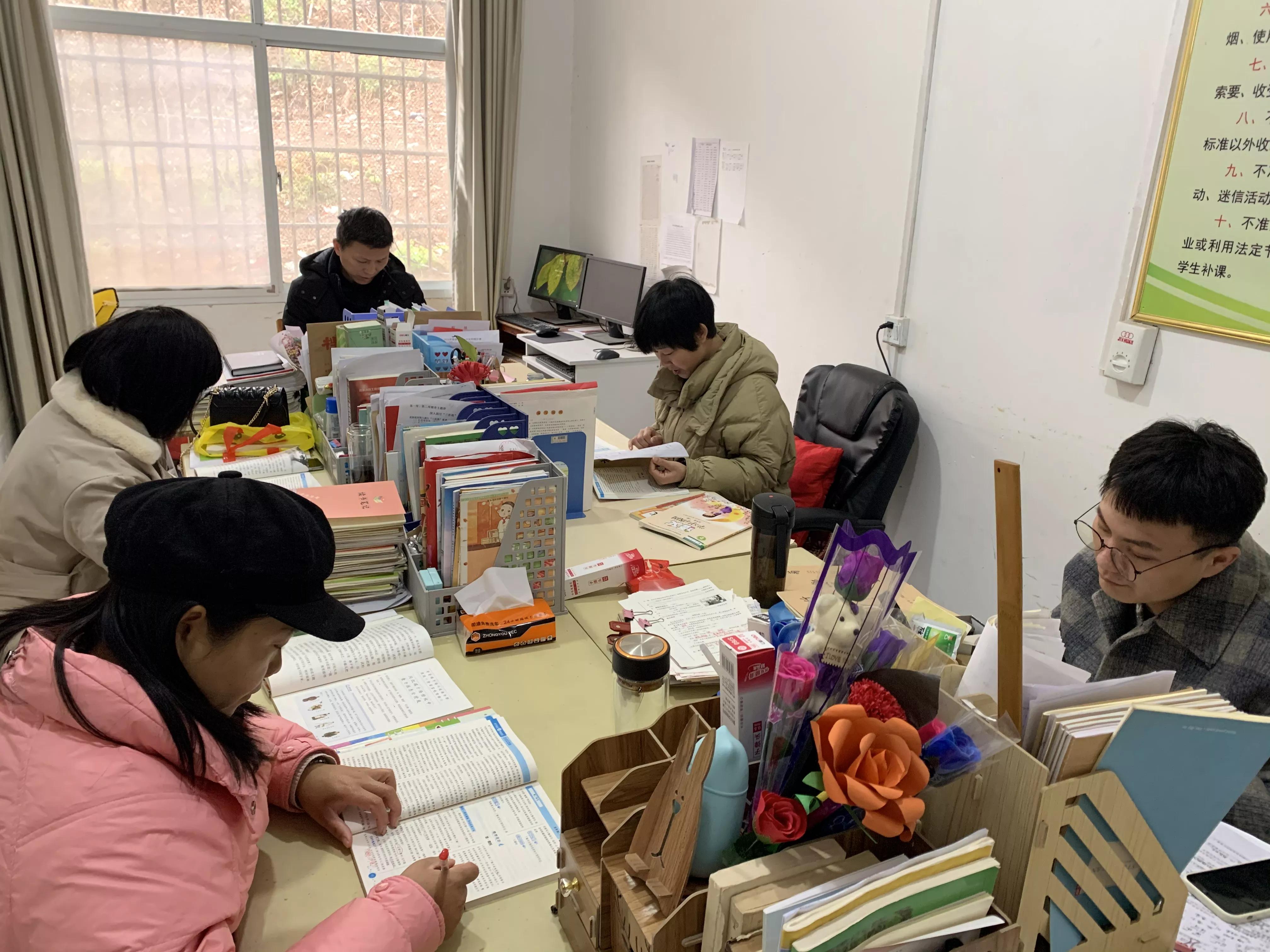 总结反思，精讲提升——荆紫关一小举行第一次月考总结暨分析活动