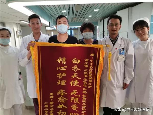 今日请缨提锐旅,一鞭直渡清河洛——记战斗在方舱医院的“男丁格尔”高文博