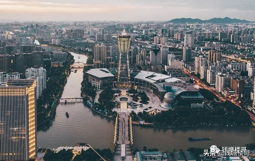 飞奔中的宁围和丰收湖，哪个更适合投资？