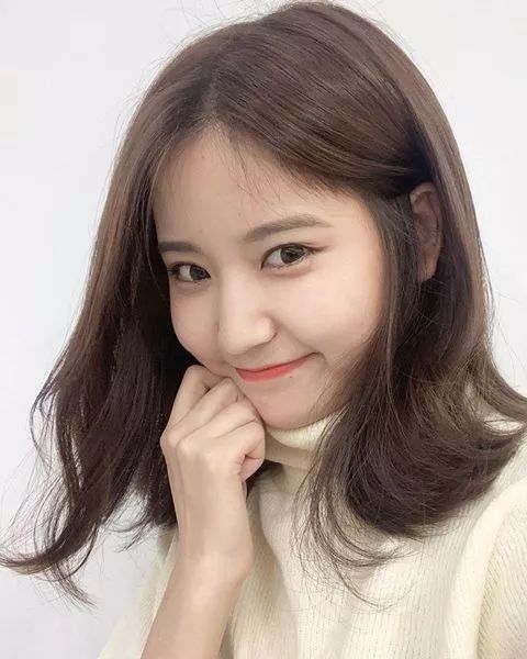 圆脸窄额头女生适合什么刘海,额头尖窄脸又小适合什么样的刘海