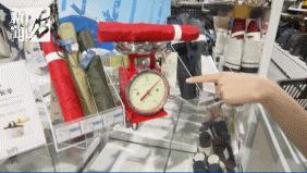 小坊探店|开业就断货！这家人气王百货，80斤小坊差点爬不出来