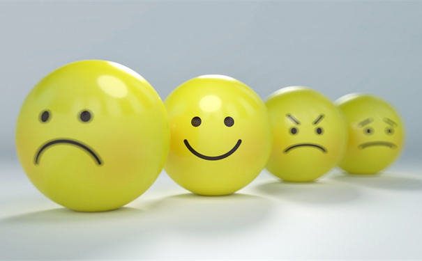 男朋友明明有钱却骗我说没钱,男朋友明明家里有钱还跟我说穷