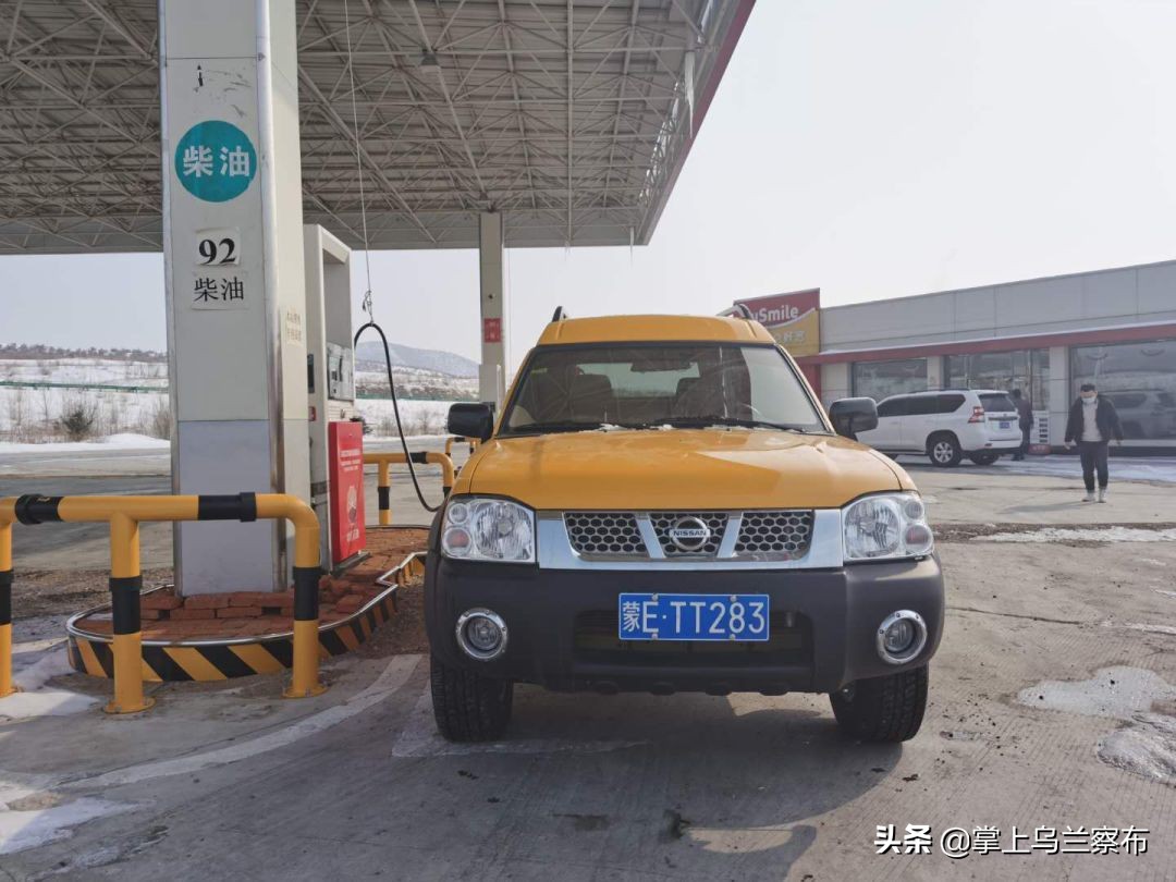 内蒙古通信行业突击小分队雪原急驰10小时帮助学生解决信号问题