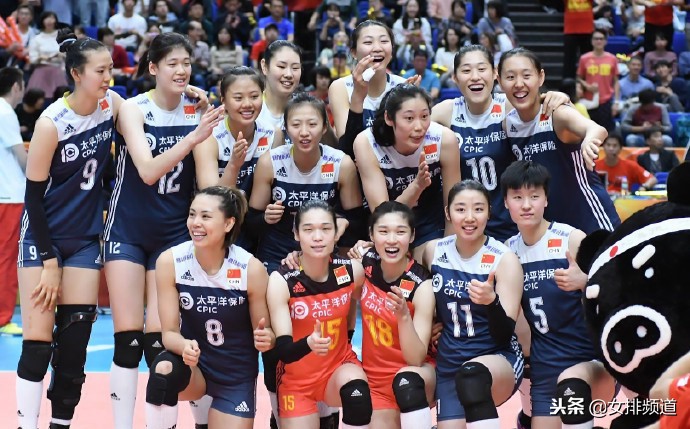 婷队细节见人品！世锦赛赢球后全队合影暖心一幕！