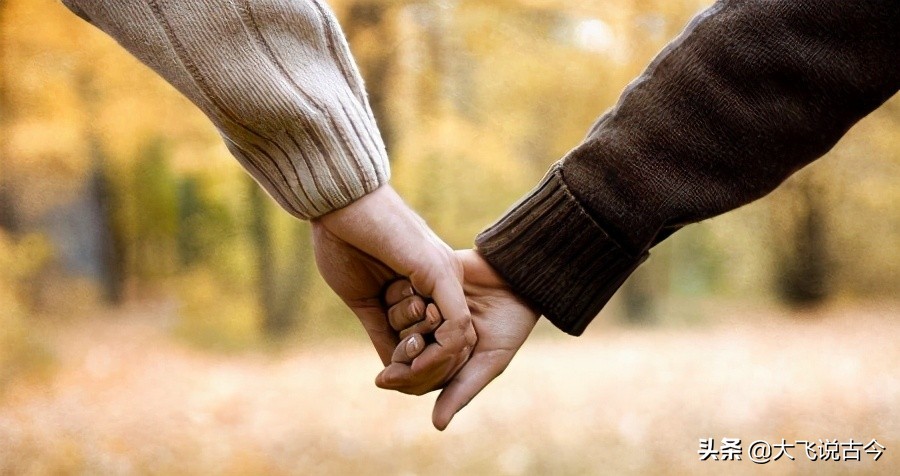 浙江一小伙为了骗女友的钱，一个人扮演11个角色，堪称奥斯卡影帝