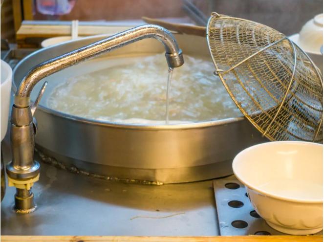 探店|和心动男孩吃完这碗云吞后，我第一次看懂了王家卫的电影