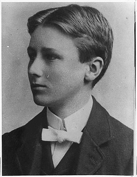 他巧用“自媒体”，解决经济危机，打赢二战