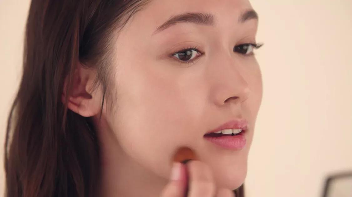 香奈儿极致轻盈美白粉底液,香奈儿自然亮肌粉底液30ml