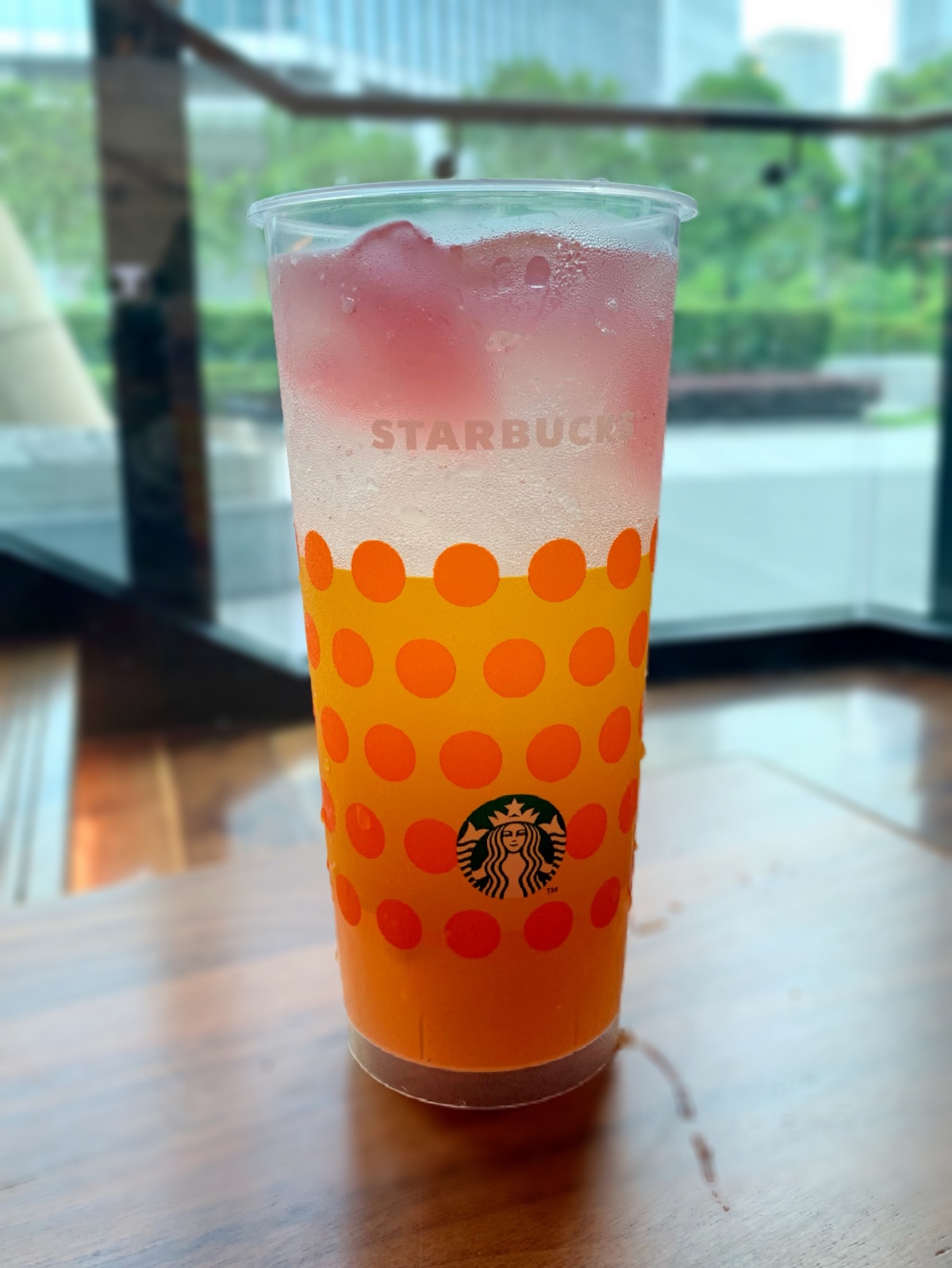 星巴克出了酒精饮料？8款星巴克新品冰调全线测评！