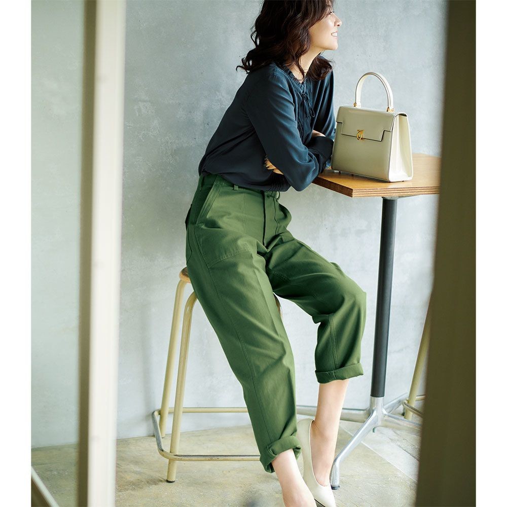 军绿色和藏蓝色裤子哪个好看,军绿色裤子和黑色裤子哪个好看