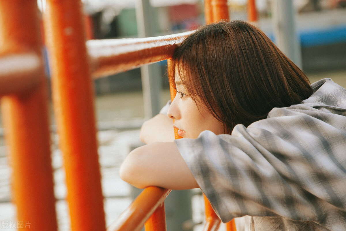 故事：我母胎单身22年，在酒吧喝醉后，被小5岁的奶狗弟弟黏上