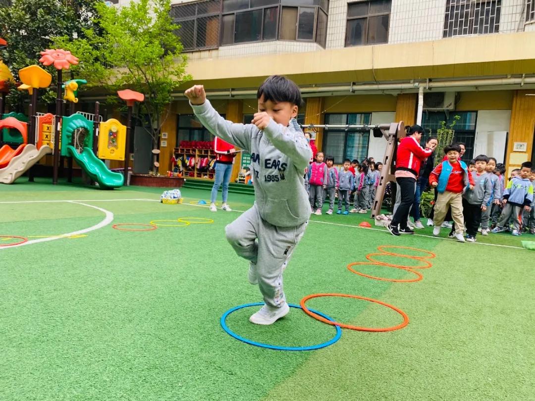 幼儿园足球嘉年华足球比赛视频,幼儿园足球主题游园活动