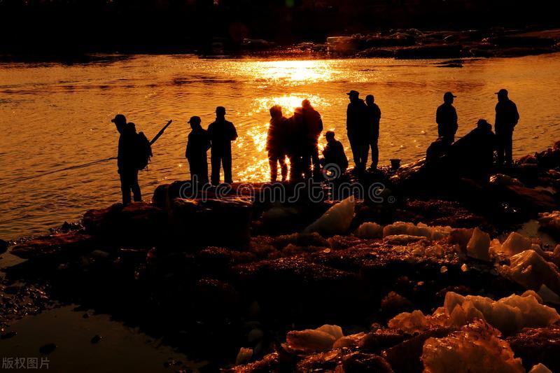 夜钓怎么才能钓到鱼,夜钓碰见这种情况怎么办