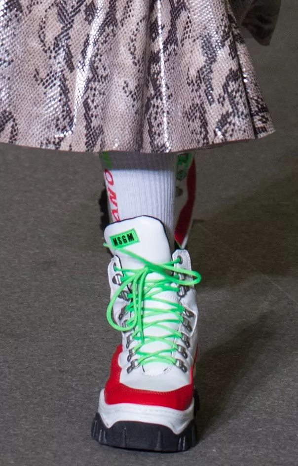 今年流行的露脚袜,是不是现在都流行穿长袜不露脚踝