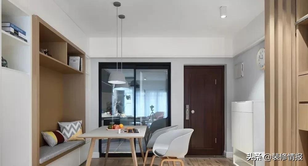 进门就是客餐厅一体卡座设计,餐厅全卡座设计效果图