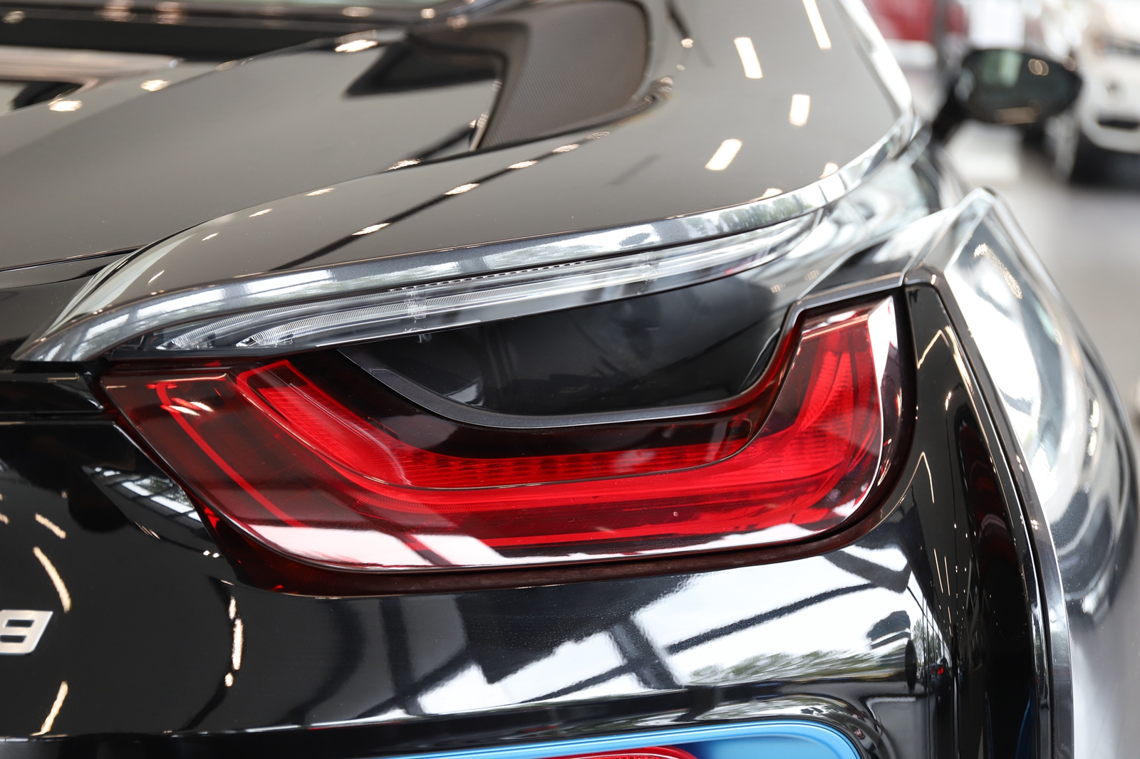 最新款4座宝马敞篷跑车,配有1.5自吸发动机的车