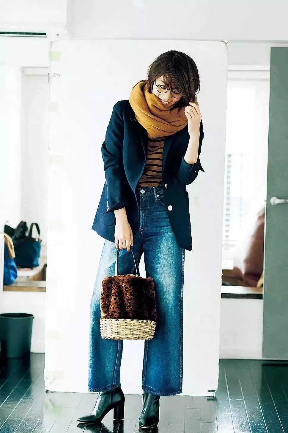 围巾怎么挑选适合自己的,买围巾又好看又简单