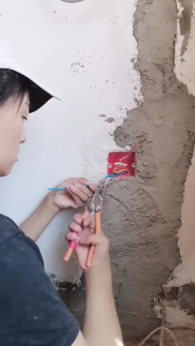 灯泡坏了是房东修还是自己修,物业修电灯电路收费么