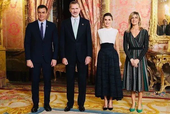 莱蒂齐亚太节省，夏天400块Zara寒冬继续穿，少女感十足不像47