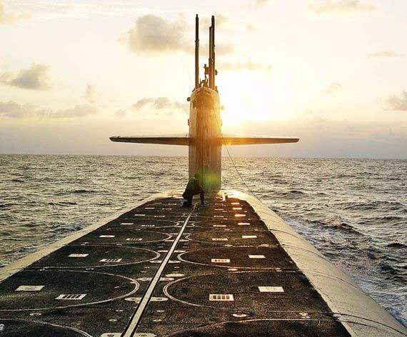 海底两万里鹦鹉螺号潜艇示意图,海底两万里鹦鹉螺号的潜艇示意图