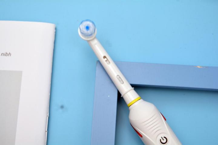 欧乐b电动牙刷p4000使用视频,欧乐b电动牙刷p4000声音大