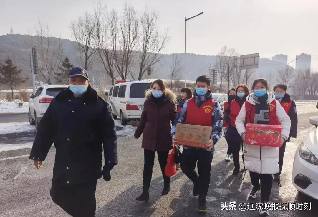 顺城区红十字会开展“文明抚顺·爱暖全城”学雷锋志愿服务活动