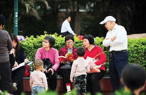 “你剁肉吵到我孩子午睡了”，邻居当面对质，家长的回怼大快人心