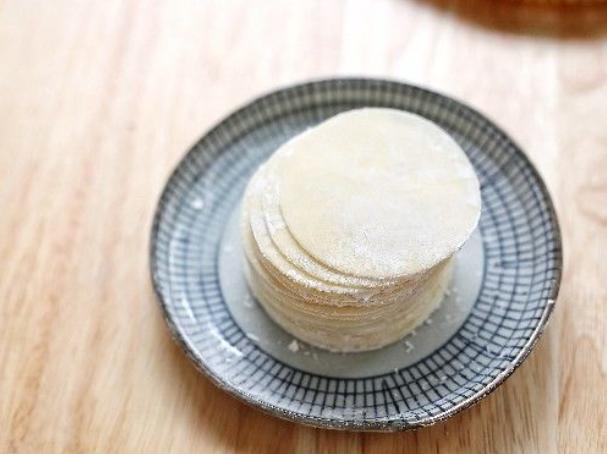 饺子皮厚不好吃？教你2个绝招，皮更筋道怎么煮都不破