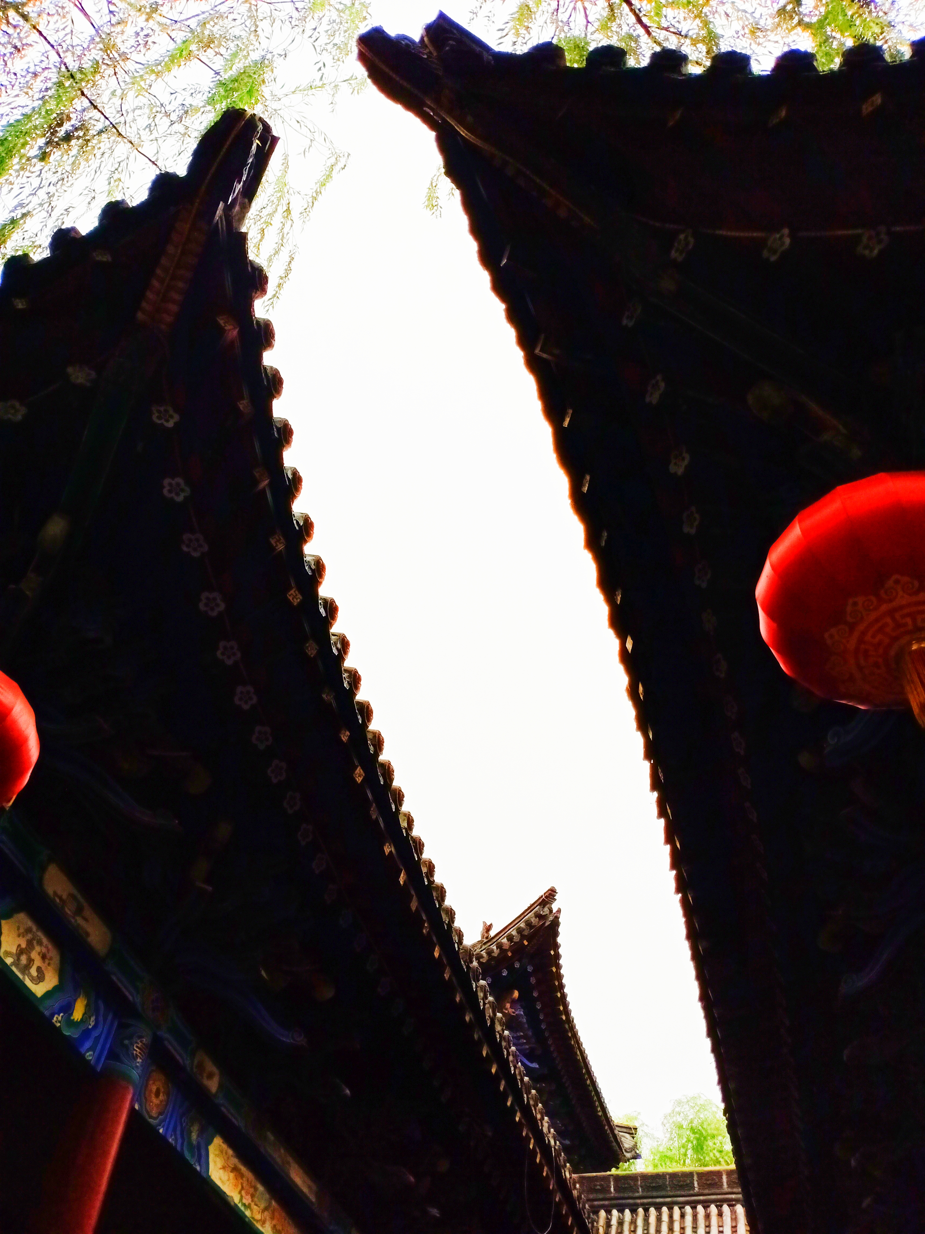 哗哗流淌的是小溪，水足够深才能波澜不惊。​人生旅思2001280204