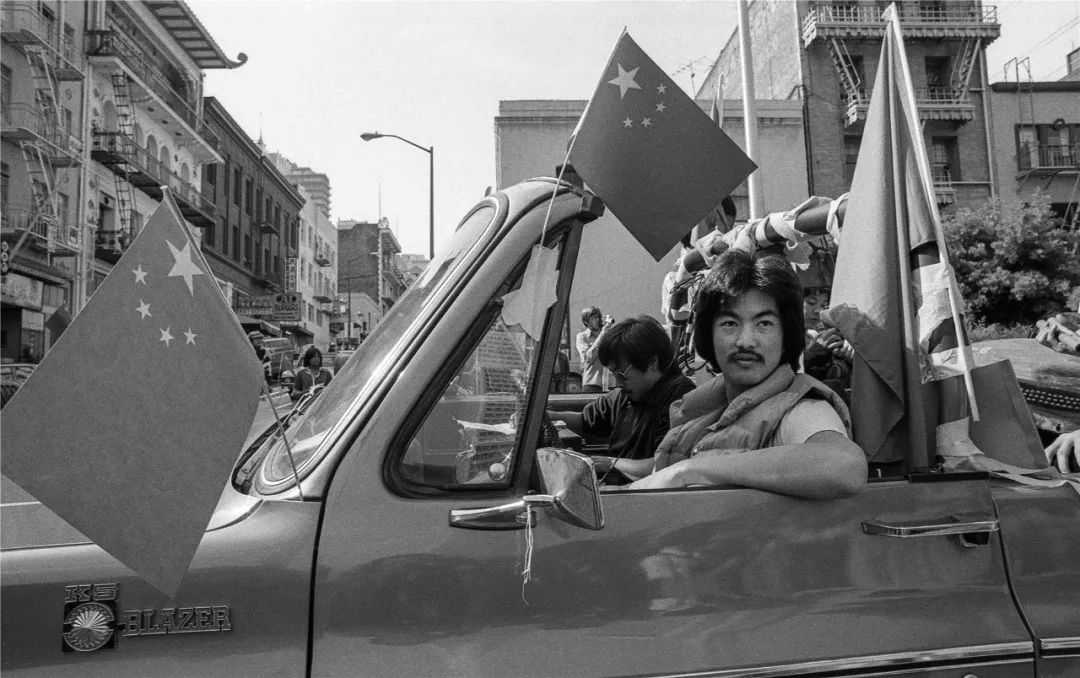 53年来，他一直在国外跟拍底层华人：他们都算不上活着