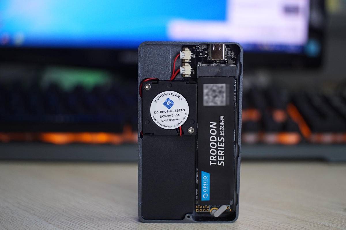 给硬盘盒装上风扇，小改变解决大问题，硬盘发热无需再忍