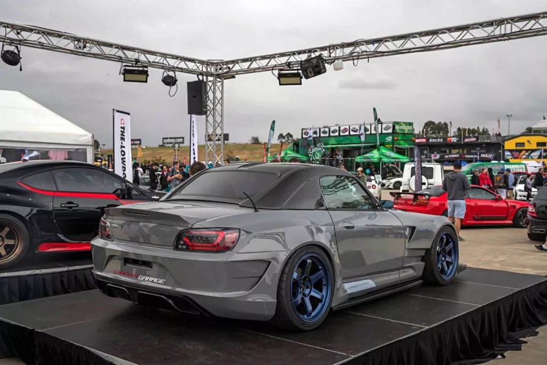 这里是街道飙车的天堂，要想当车神先得过这一关