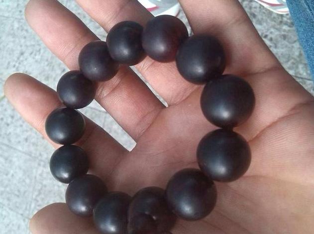 小叶紫檀手串乌了怎么办,小叶紫檀发乌怎么挽救