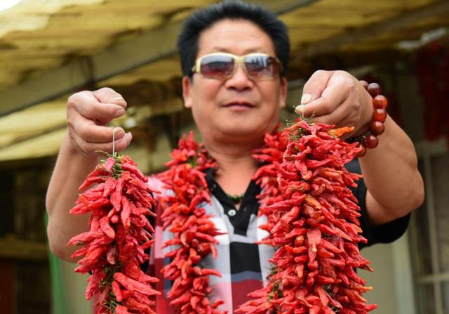 中国辣王李永志吃碎辣椒配白酒,中国辣王李永志讲哪里最能吃辣椒