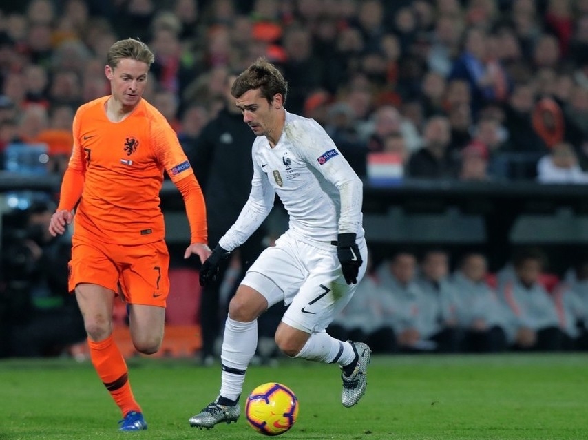 为核心寻接班人！巴萨争夺荷兰两大妖星，19岁妖人曾硬抗姆巴佩