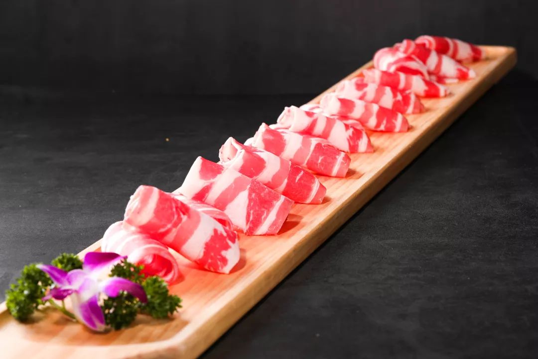 用刀叉吃七分熟牛排,用刀叉吃牛肉火锅