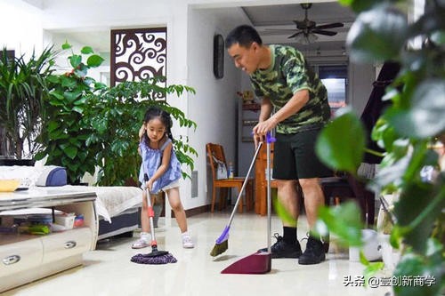 “我不会系鞋带,我妈说只要会学习就够了”时代巨婴是父母的错?