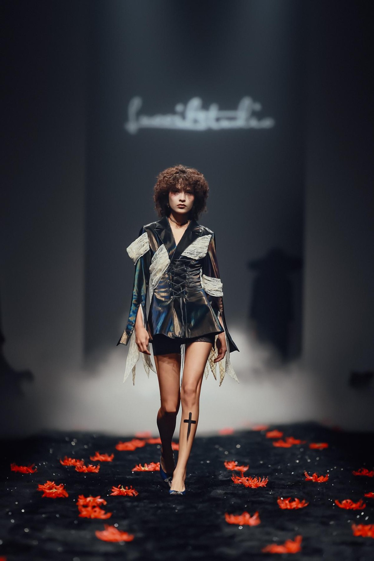 LUOOIFSTUDIO独立设计师品牌2021秋冬新作登陆上海时装周